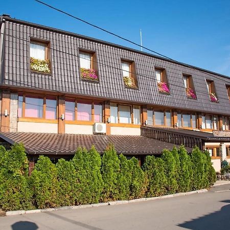 Hotel "Vir" Velika Plana Exterior foto