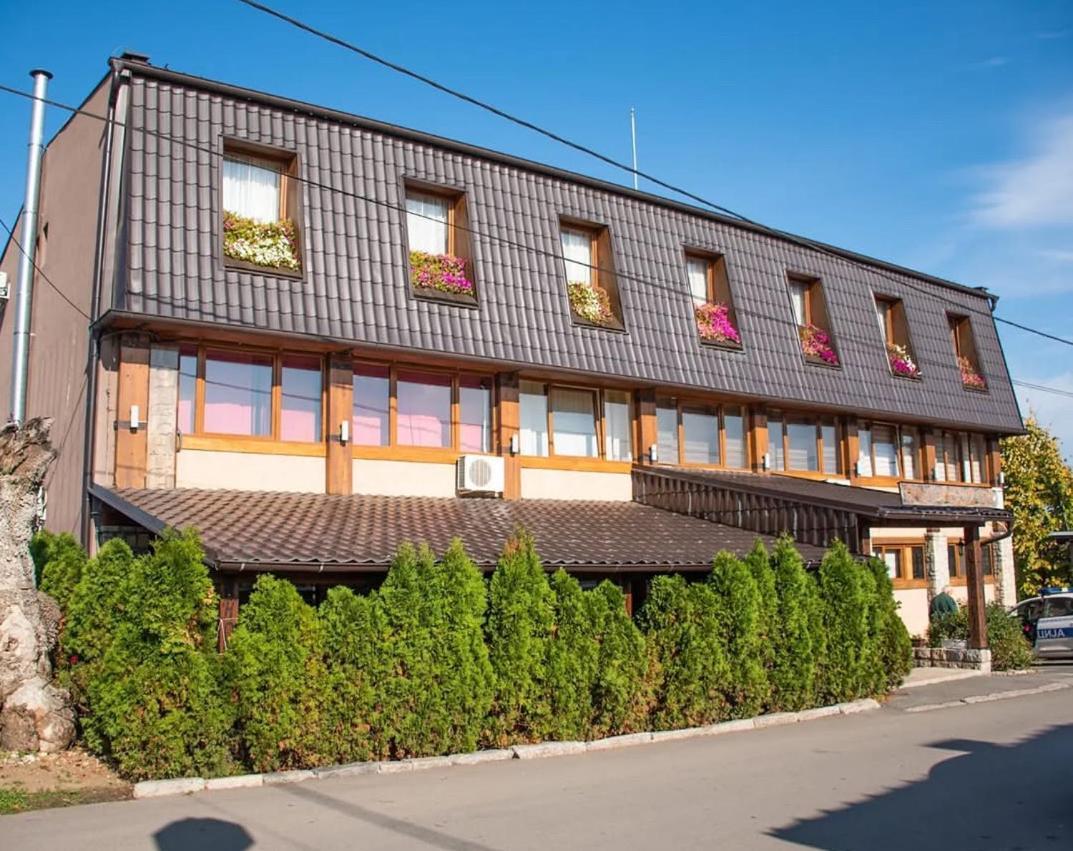 Hotel "Vir" Velika Plana Exterior foto